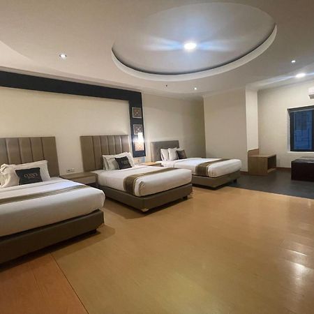 Coins Hotel Джакарта Экстерьер фото
