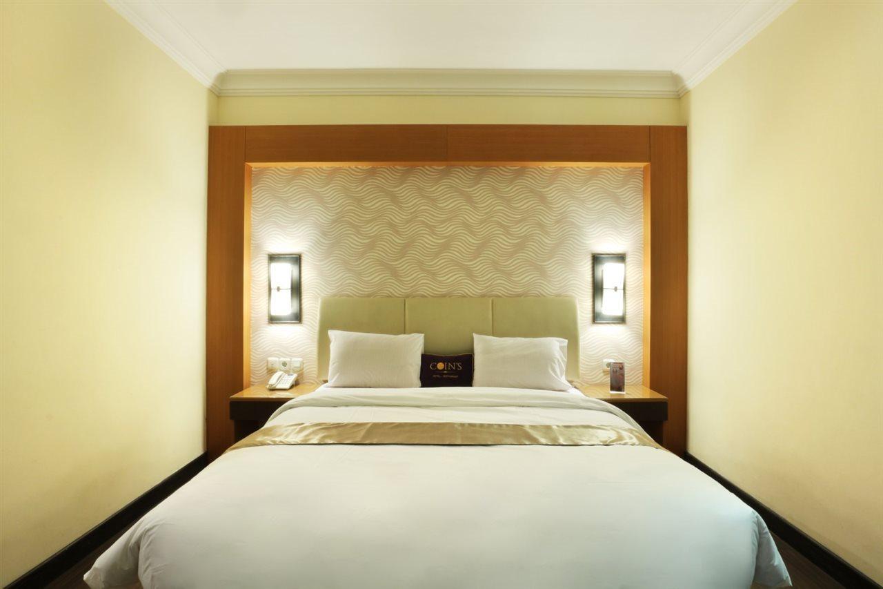 Coins Hotel Джакарта Экстерьер фото