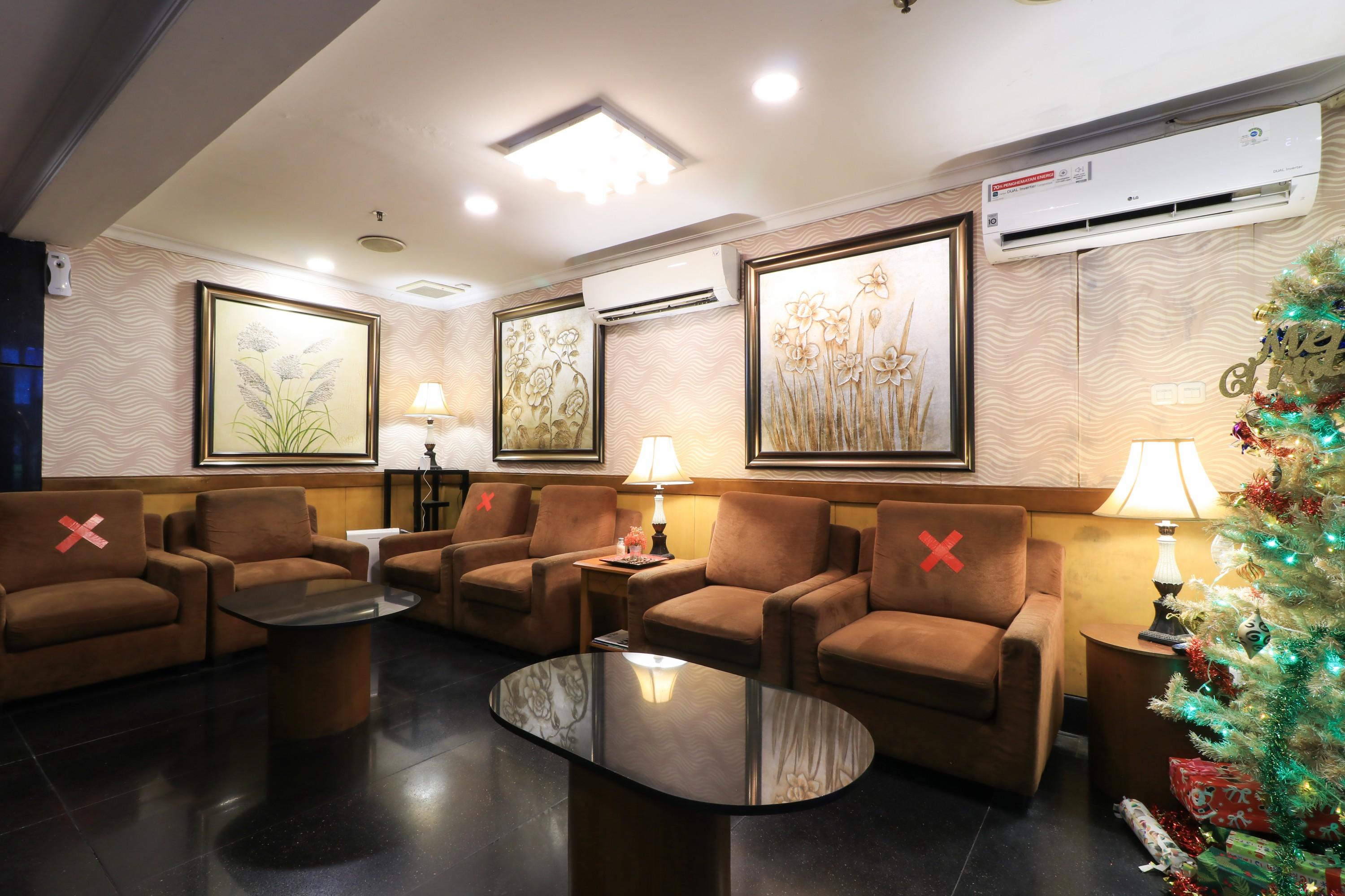 Coins Hotel Джакарта Экстерьер фото