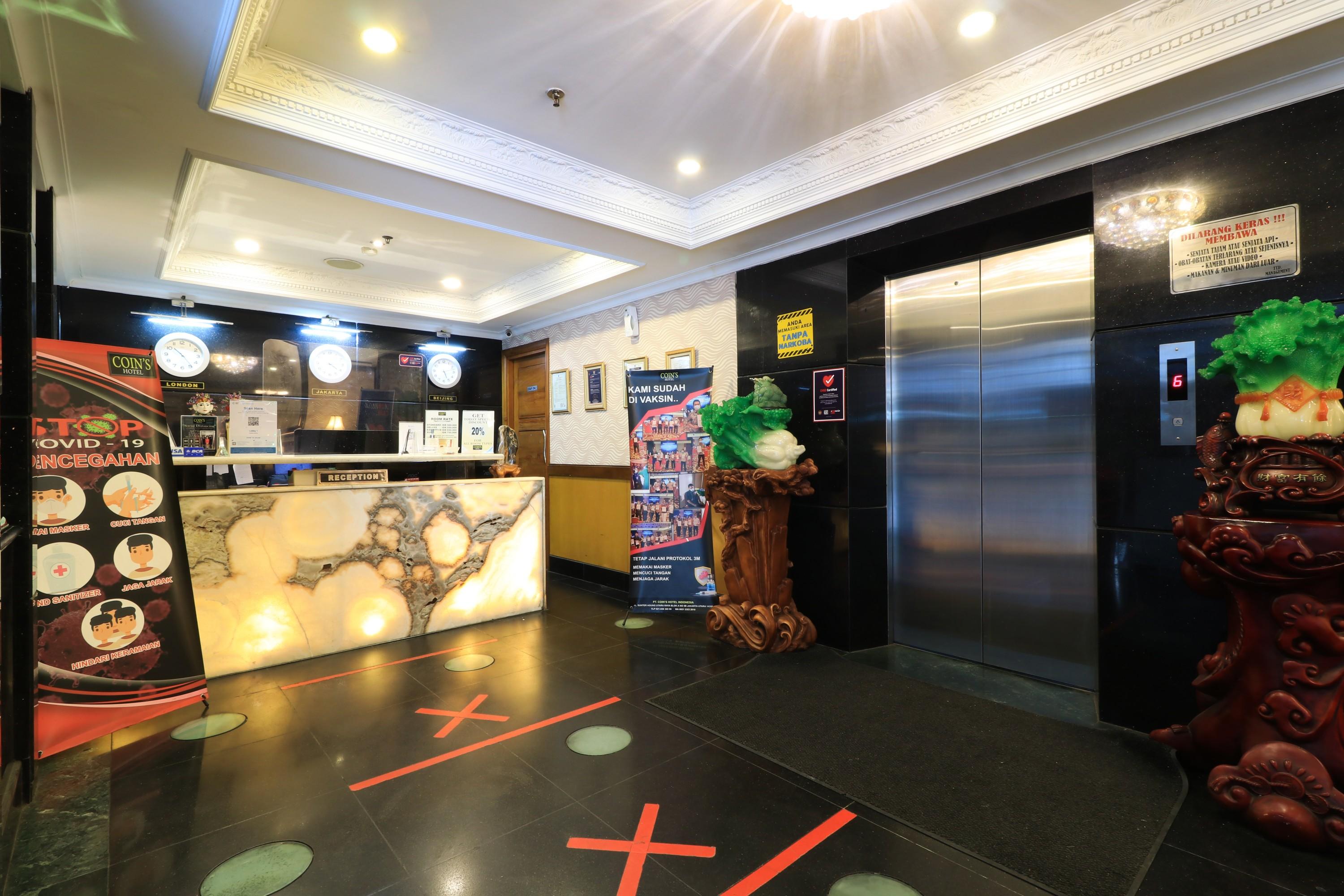 Coins Hotel Джакарта Экстерьер фото