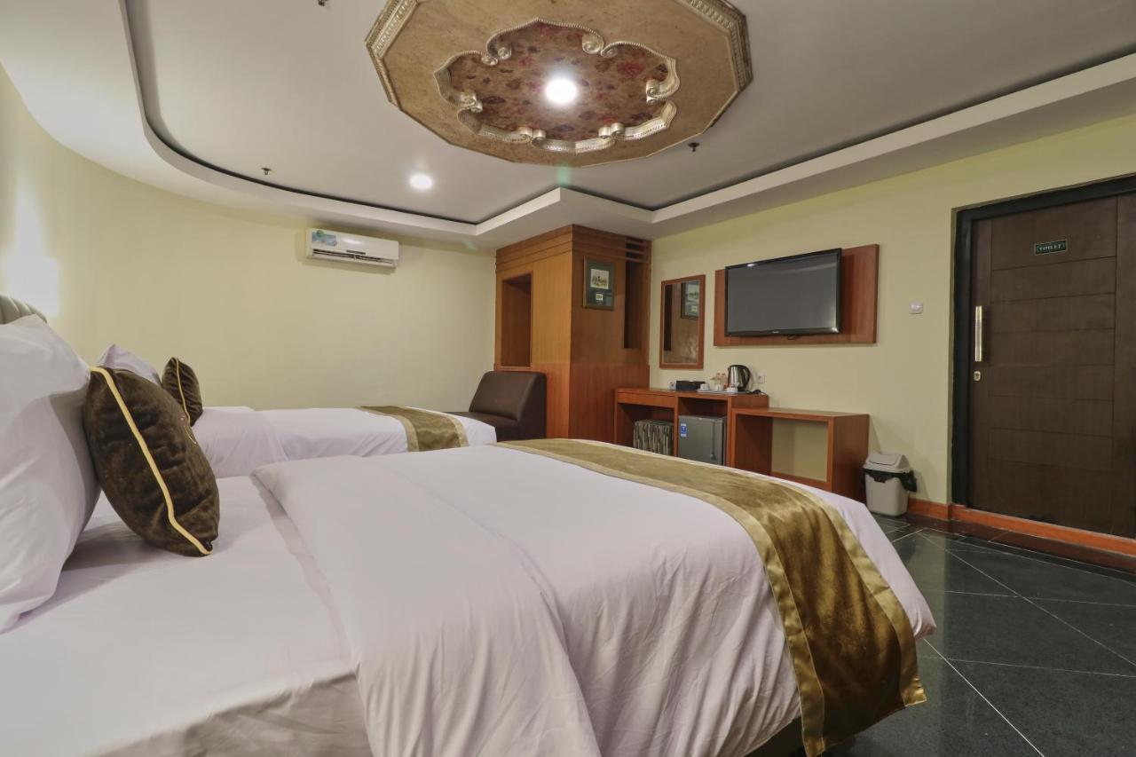 Coins Hotel Джакарта Экстерьер фото