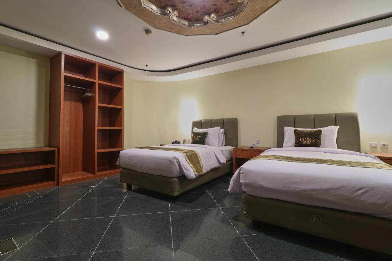 Coins Hotel Джакарта Экстерьер фото