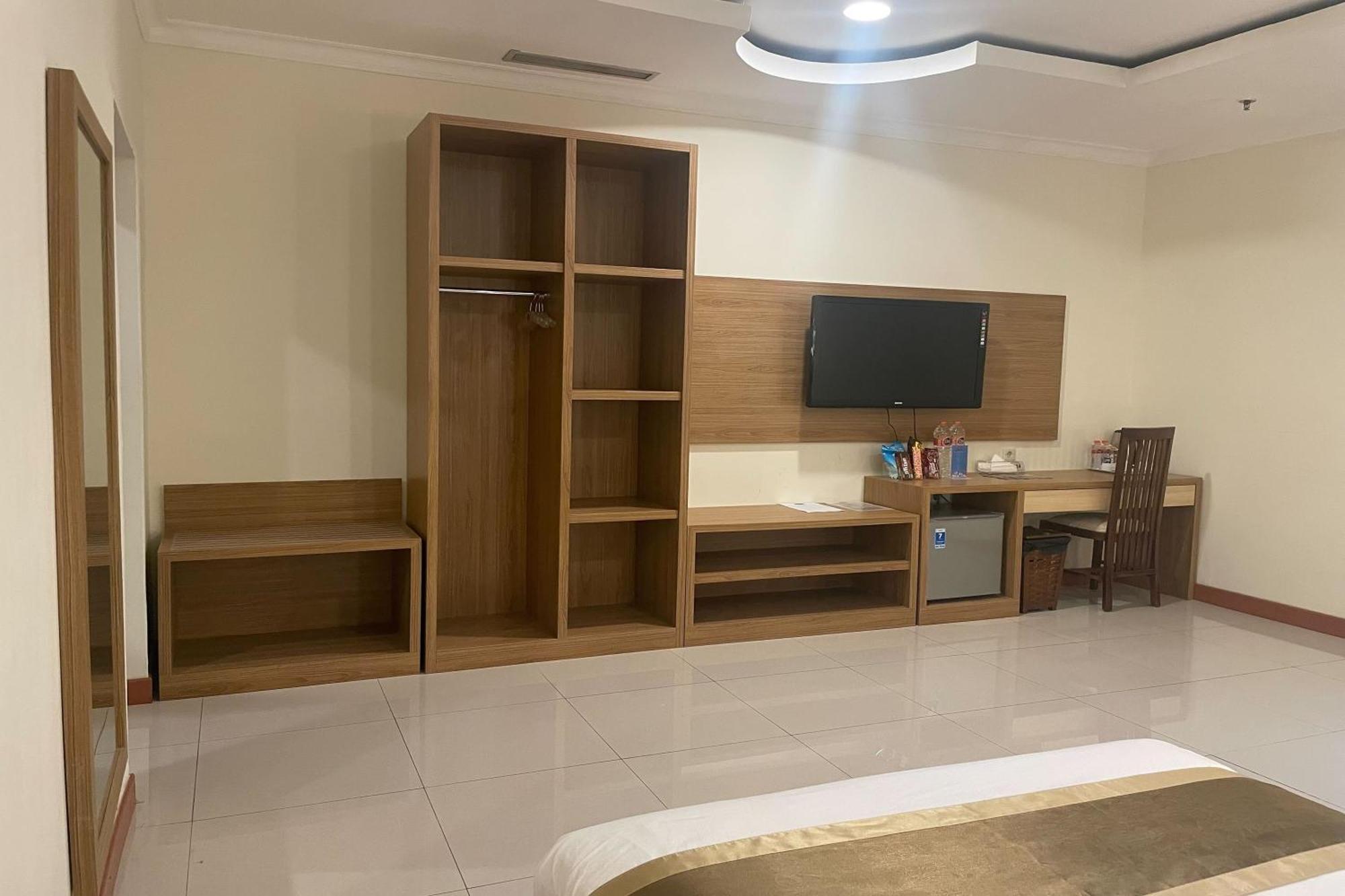 Coins Hotel Джакарта Экстерьер фото