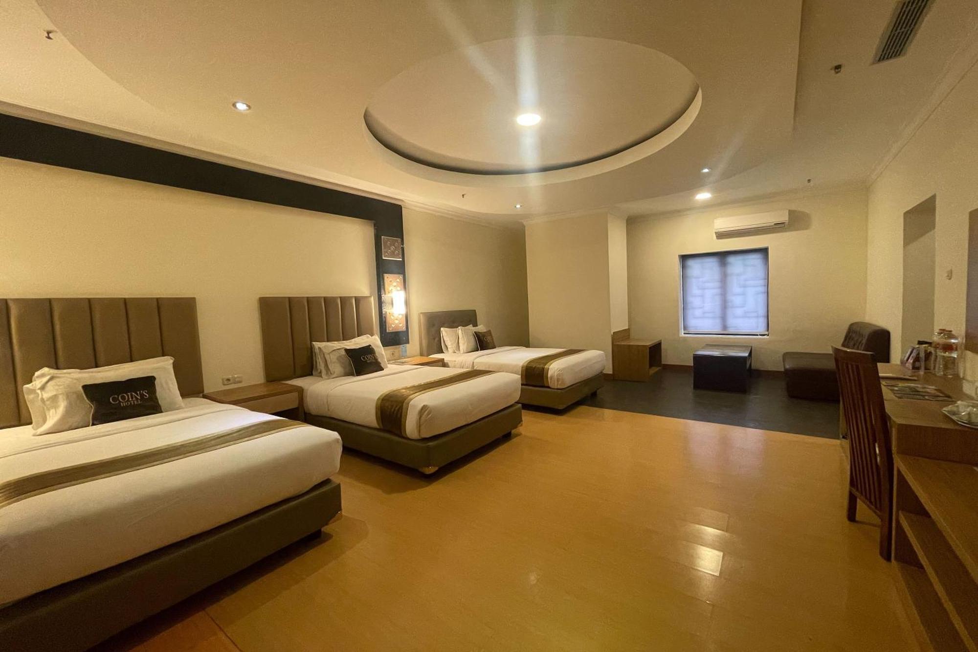 Coins Hotel Джакарта Экстерьер фото