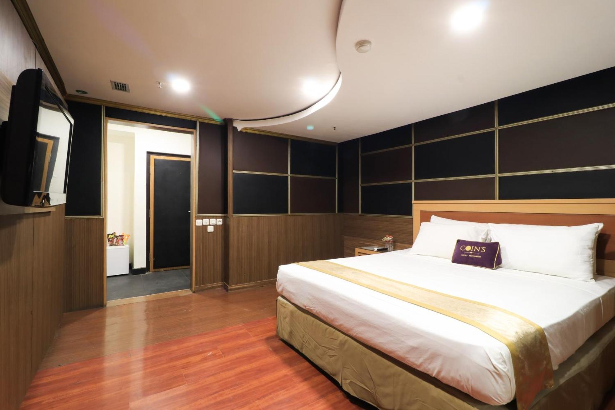 Coins Hotel Джакарта Экстерьер фото