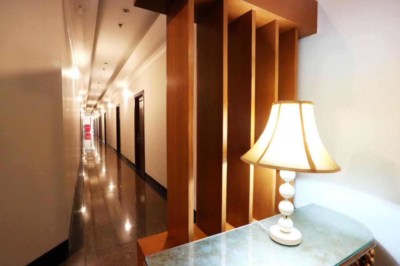Coins Hotel Джакарта Экстерьер фото