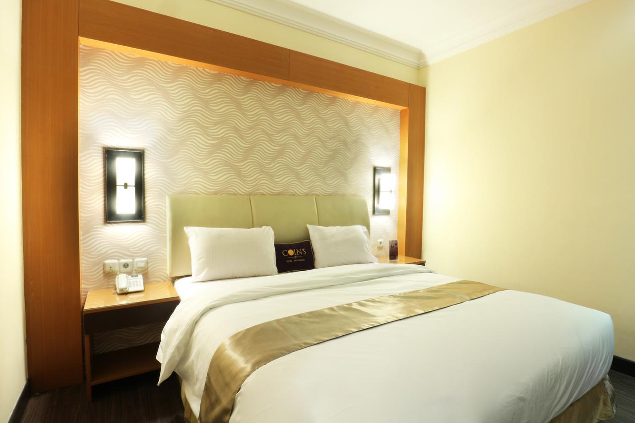 Coins Hotel Джакарта Экстерьер фото