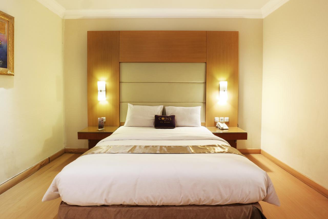 Coins Hotel Джакарта Экстерьер фото