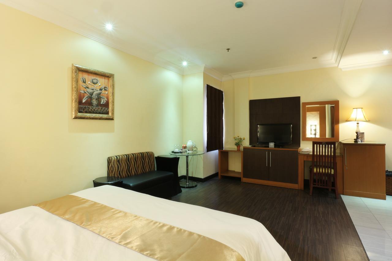 Coins Hotel Джакарта Экстерьер фото