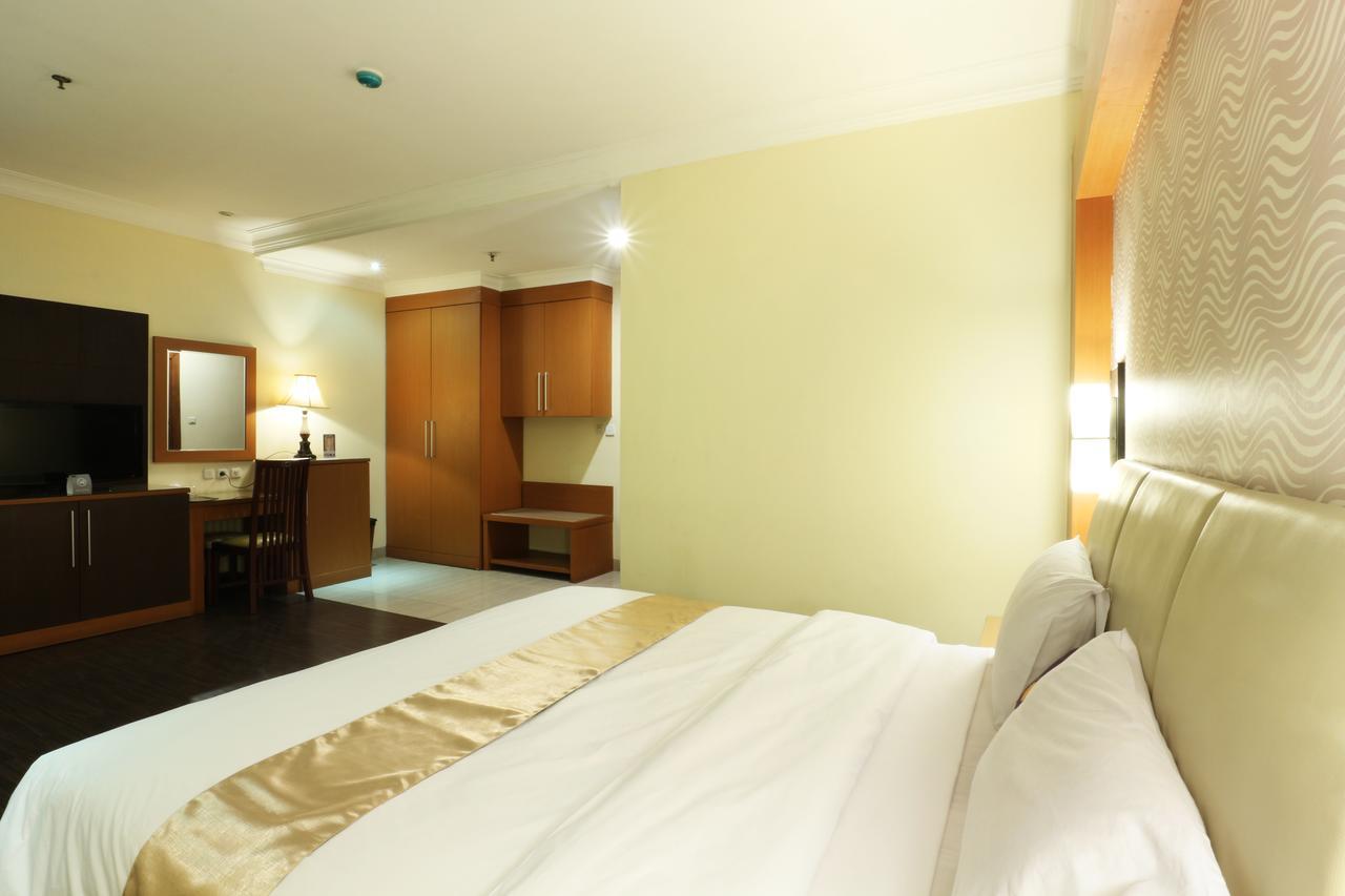 Coins Hotel Джакарта Экстерьер фото
